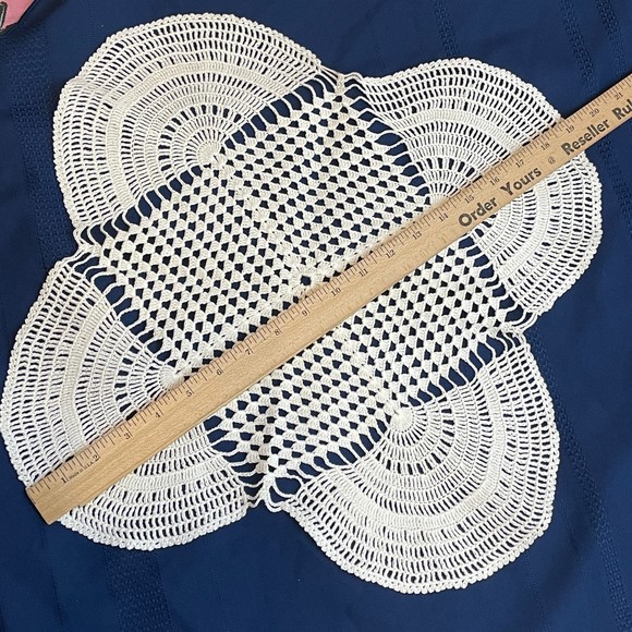 🌻VTG 19" Hand Made Rainbow/Diamond Crochet/Lace/Lacey/Doily Dresser Scarf - Picture 4 of 4